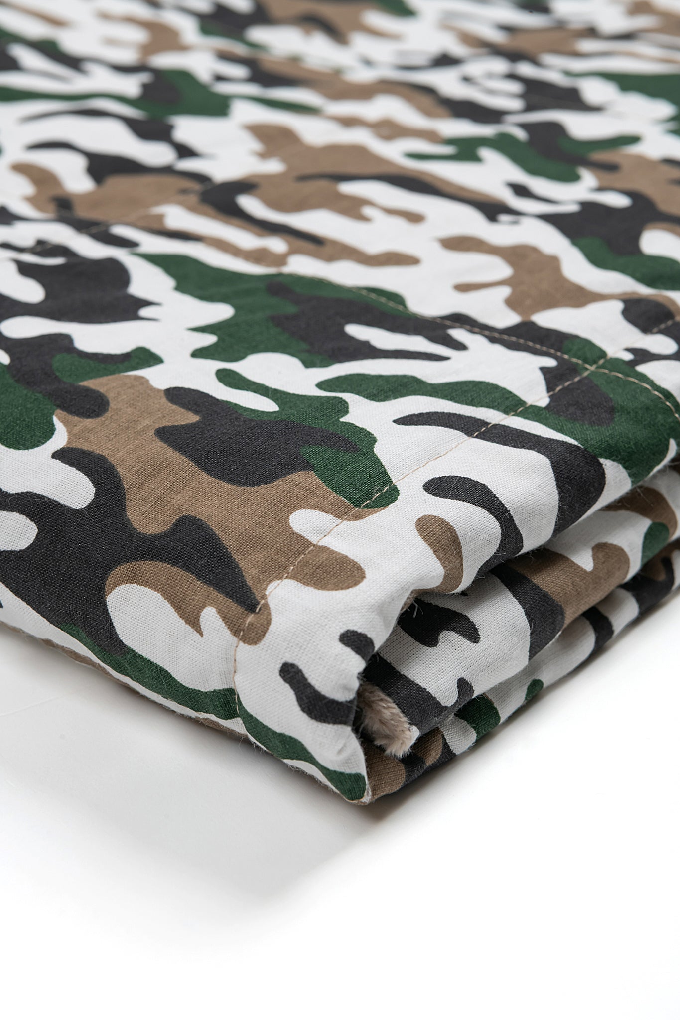 CAMO PATTERN WEIGHTED BLANKET close up to pattern 