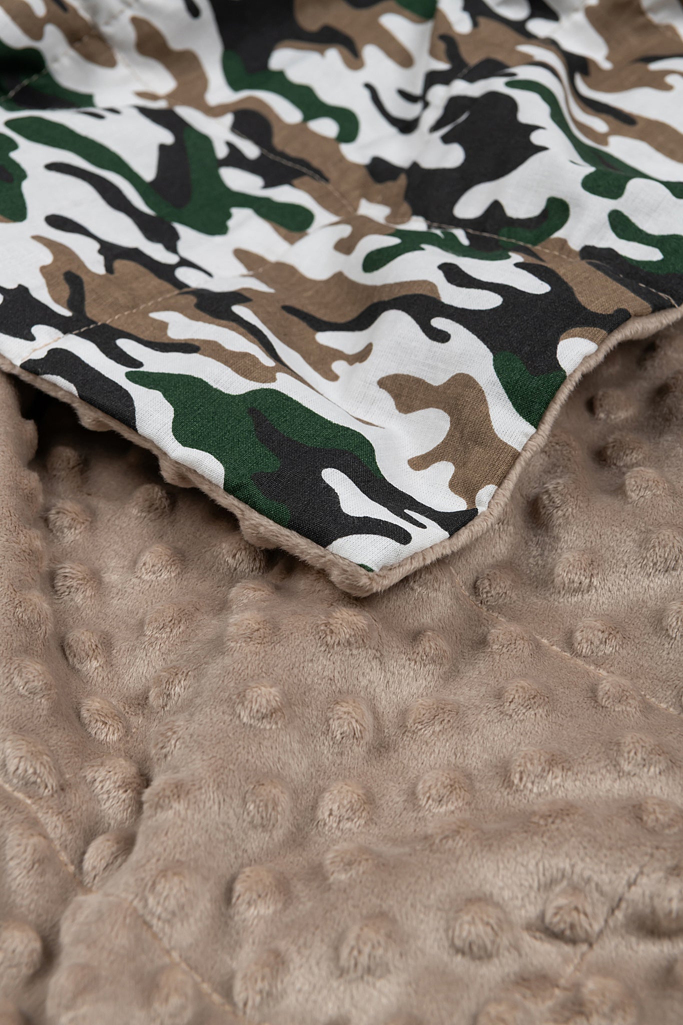 CAMO PATTERN WEIGHTED BLANKET with cappuccino plush