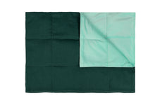 Charger l&#39;image dans la galerie, bottle green cotton weighted blanket with mint velvet backing
