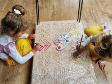 Charger l&#39;image dans la galerie, two girls painting good wood sensory platform using paints