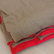 Charger l&#39;image dans la galerie, 90x120cm, Beige Cotton &amp; Red Minky Blanket, 3.7kg