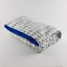 Charger l&#39;image dans la galerie, Karo Minky Weighted Blanket with cobalt minky backing